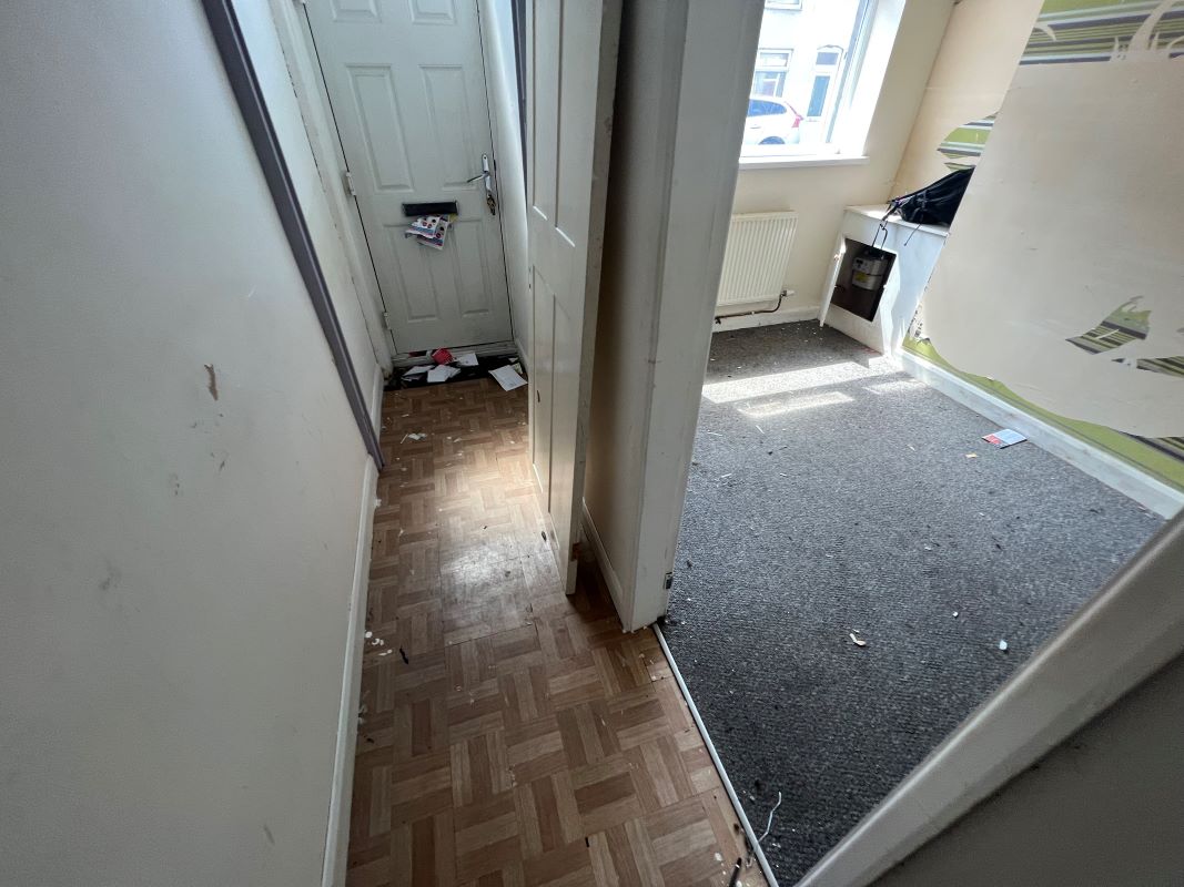Grimsby, South Humberside, DN32 7NA - Online Auctions
