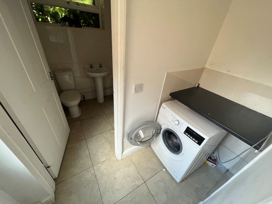 Grimsby, South Humberside, DN32 7NA - Online Auctions