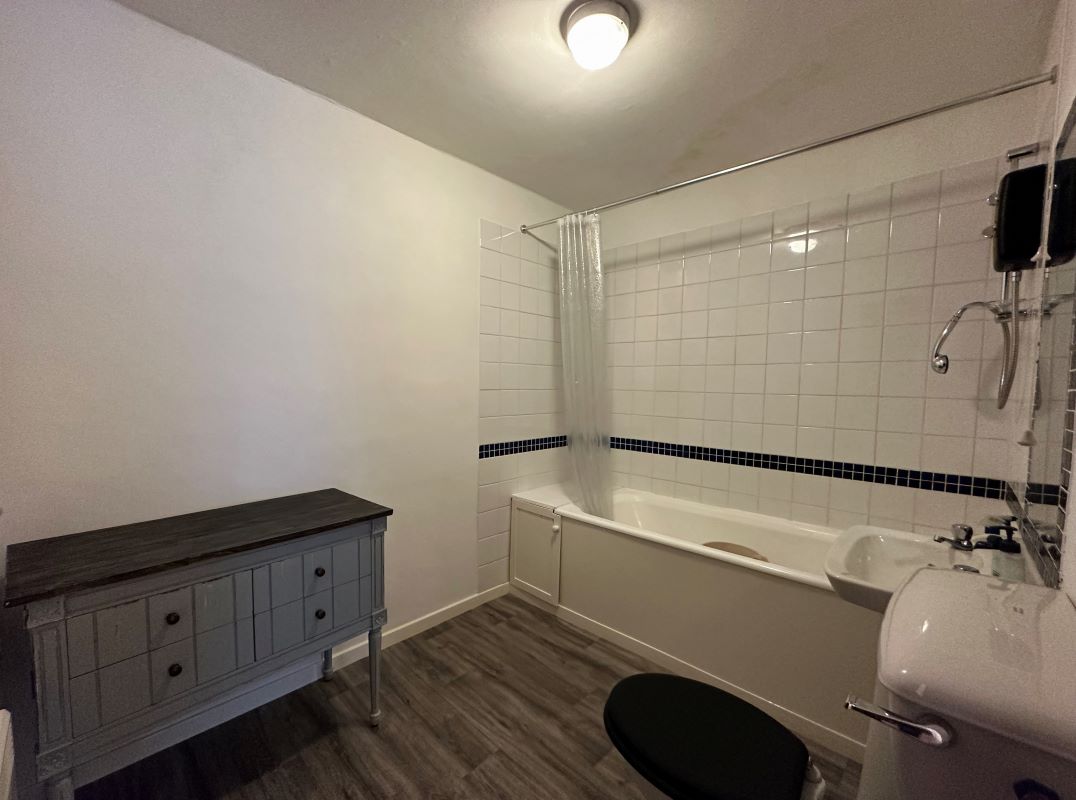 Bradford, West Yorkshire, BD9 4LY - Online Auctions