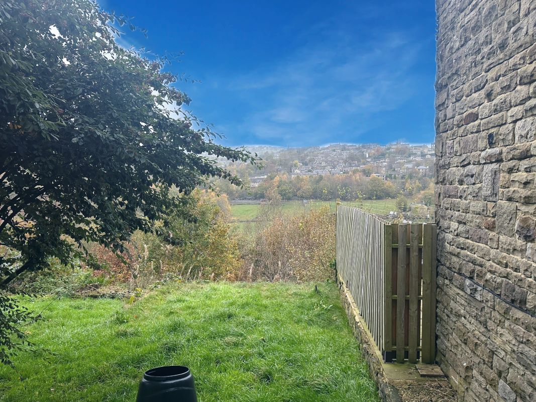 Linthwaite, Huddersfield, West Yorkshire, HD7 5QY - Online Auctions