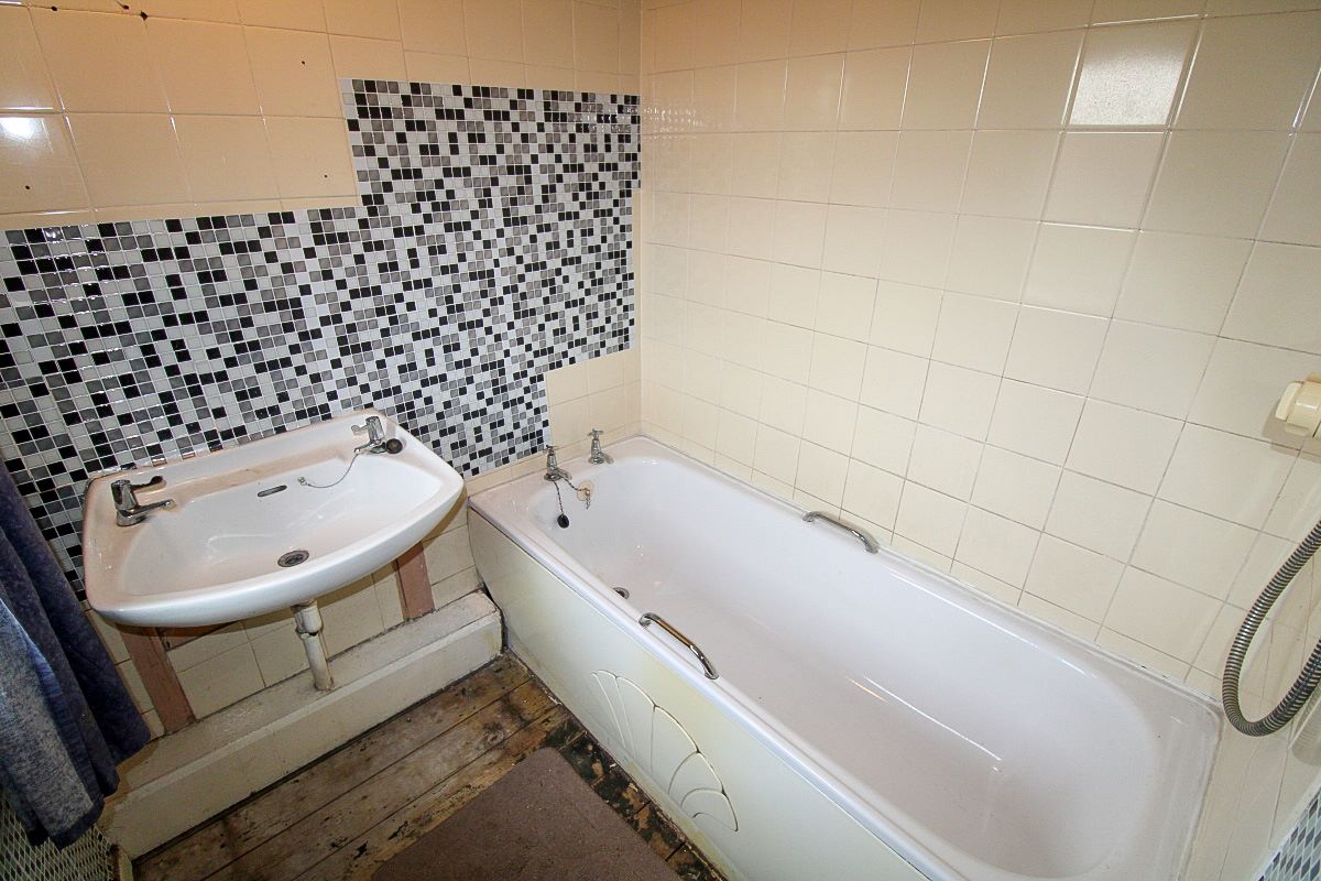 Rotherham, South Yorkshire, S61 3LR - Online Auctions