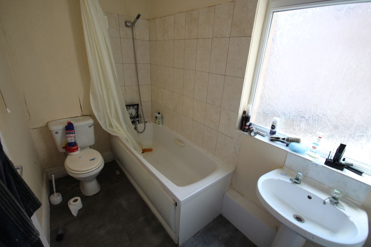 Blackpool, Lancashire, FY1 3NE - Online Auctions