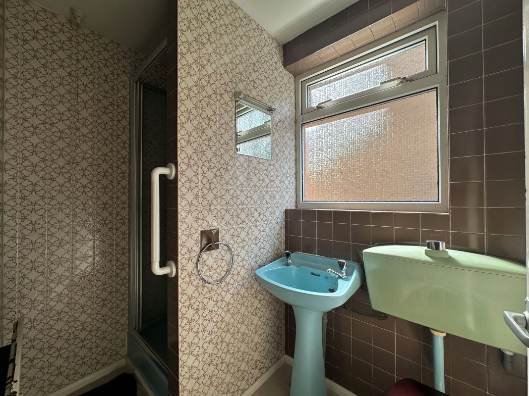 Sheffield, South Yorkshire, S17 4PP - Online Auctions