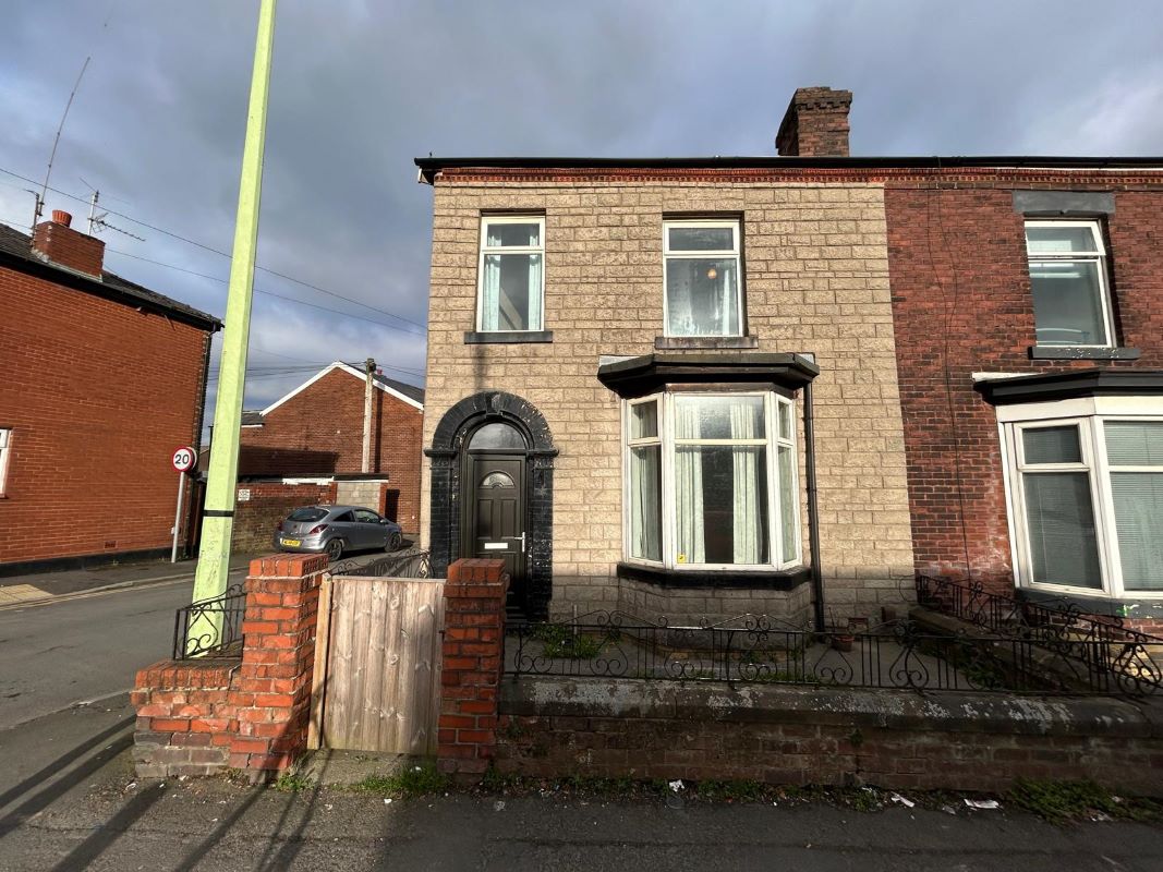 Chorley, Lancashire, PR6 0PY - Online Auctions