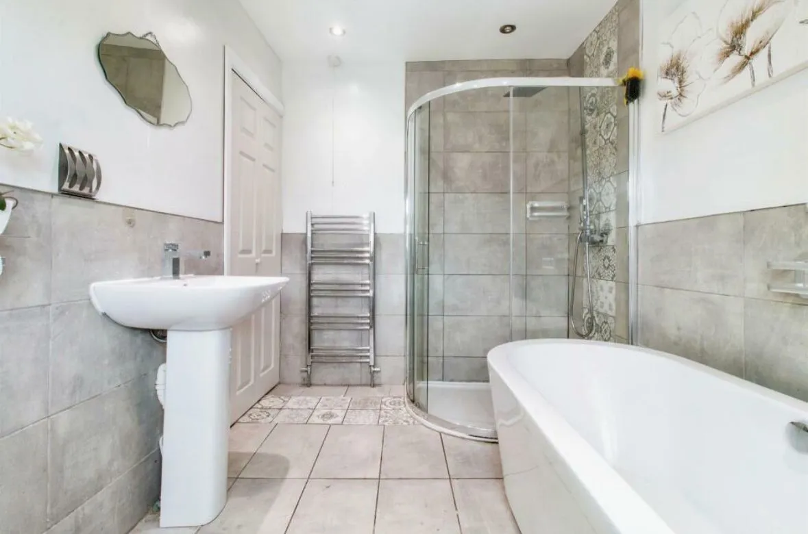 Pudsey, West Yorkshire, LS28 9JZ - Online Auctions