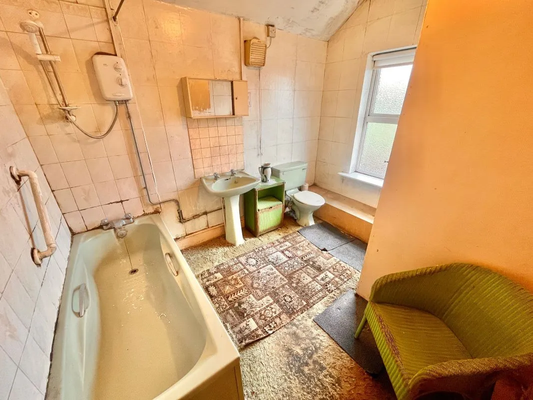 Doncaster, South Yorkshire, DN4 8AG - Online Auctions
