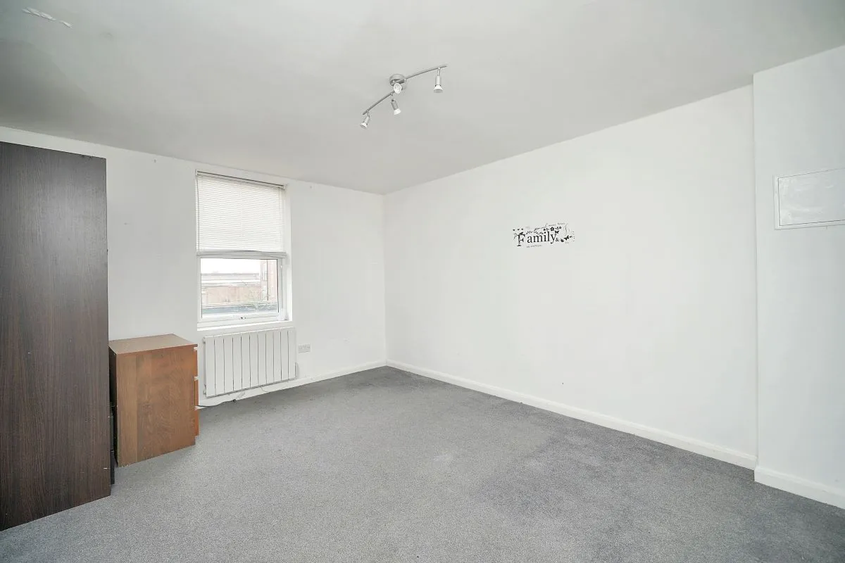 59 Castle Street, Luton, Bedfordshire, LU1 3AG - Online Auctions