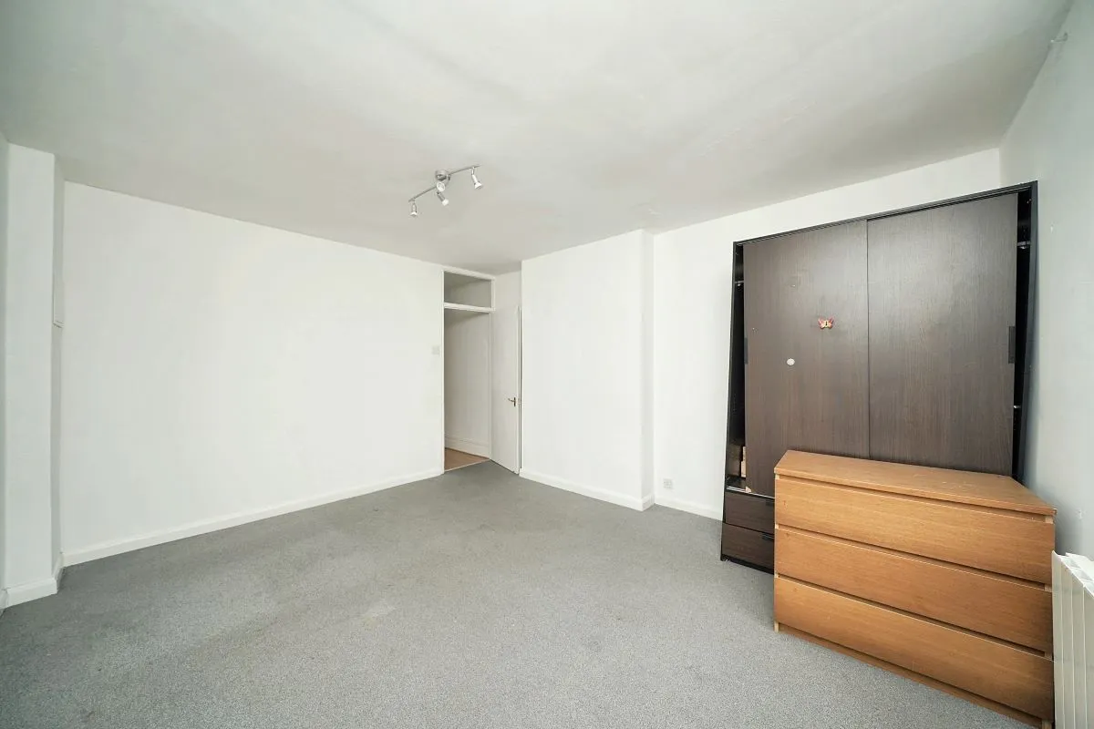 59 Castle Street, Luton, Bedfordshire, LU1 3AG - Online Auctions