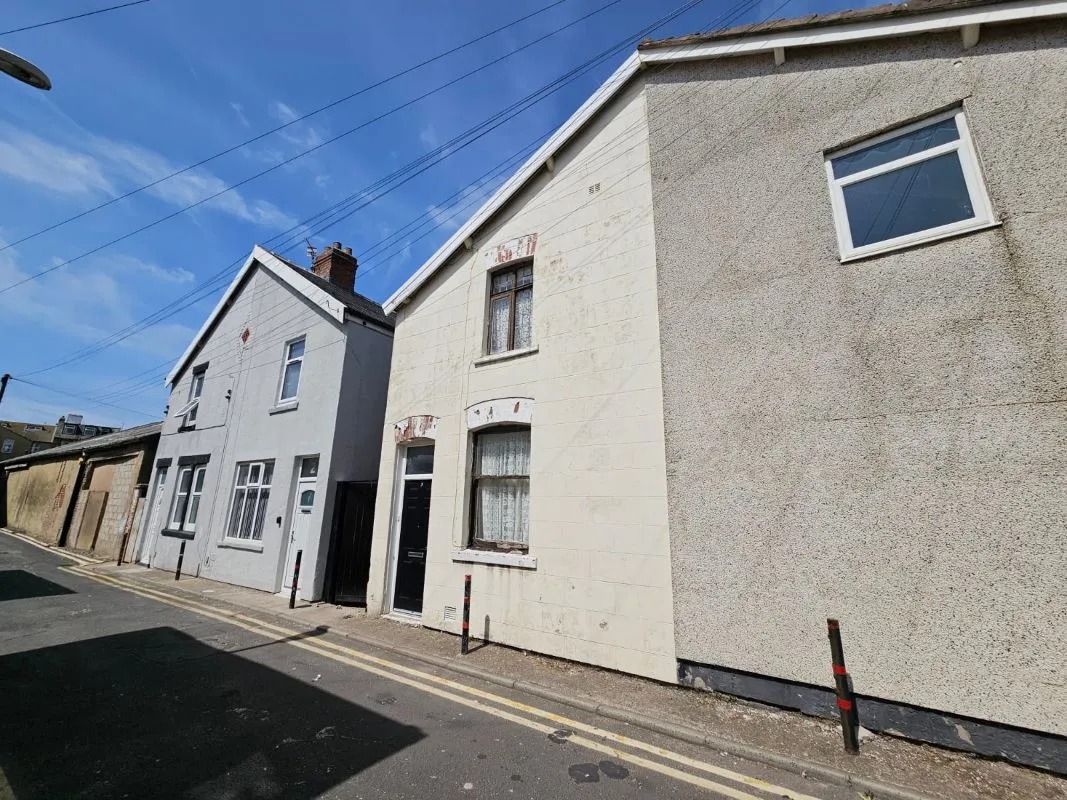 Blackpool, Lancashire, FY1 6DA - Online Auctions