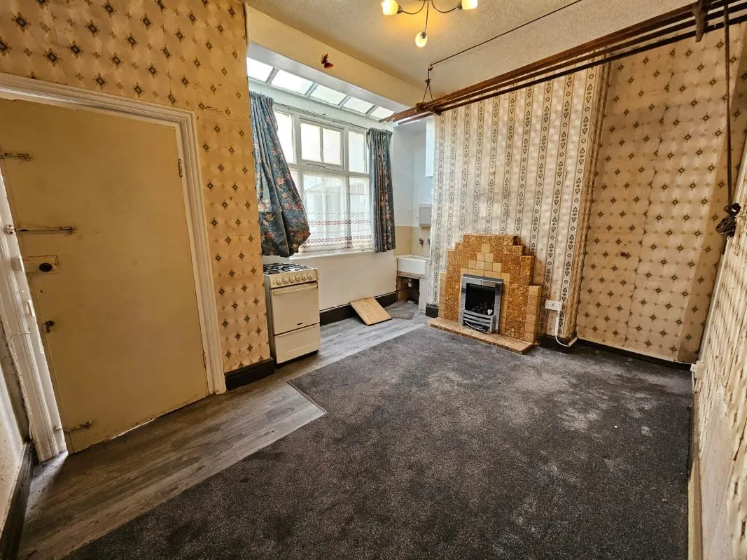 Blackpool, Lancashire, FY1 6DA - Online Auctions