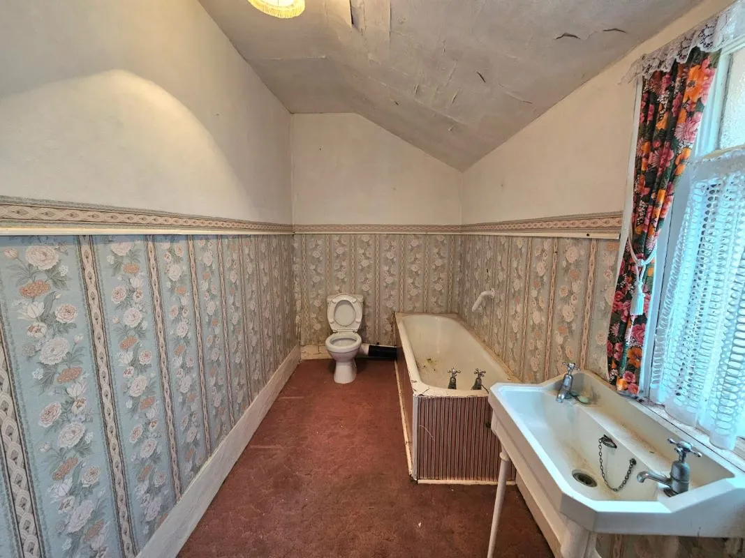 Blackpool, Lancashire, FY1 6DA - Online Auctions