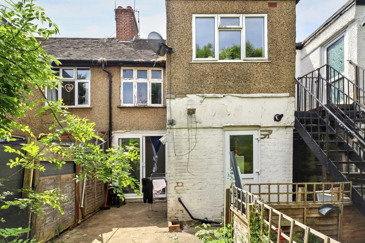 London, NW10 0DP - Online Auctions
