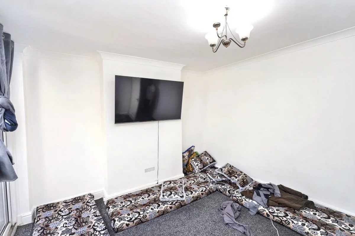 London, NW10 0DP - Online Auctions