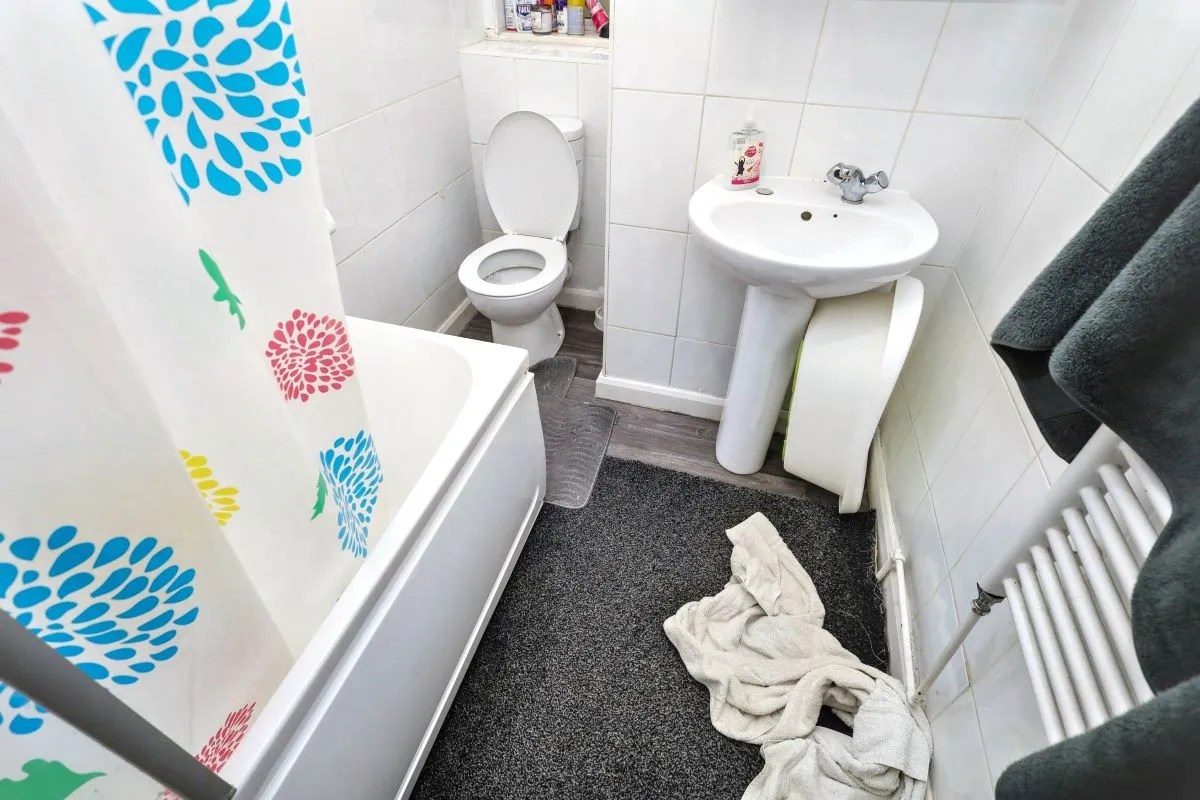 London, NW10 0DP - Online Auctions