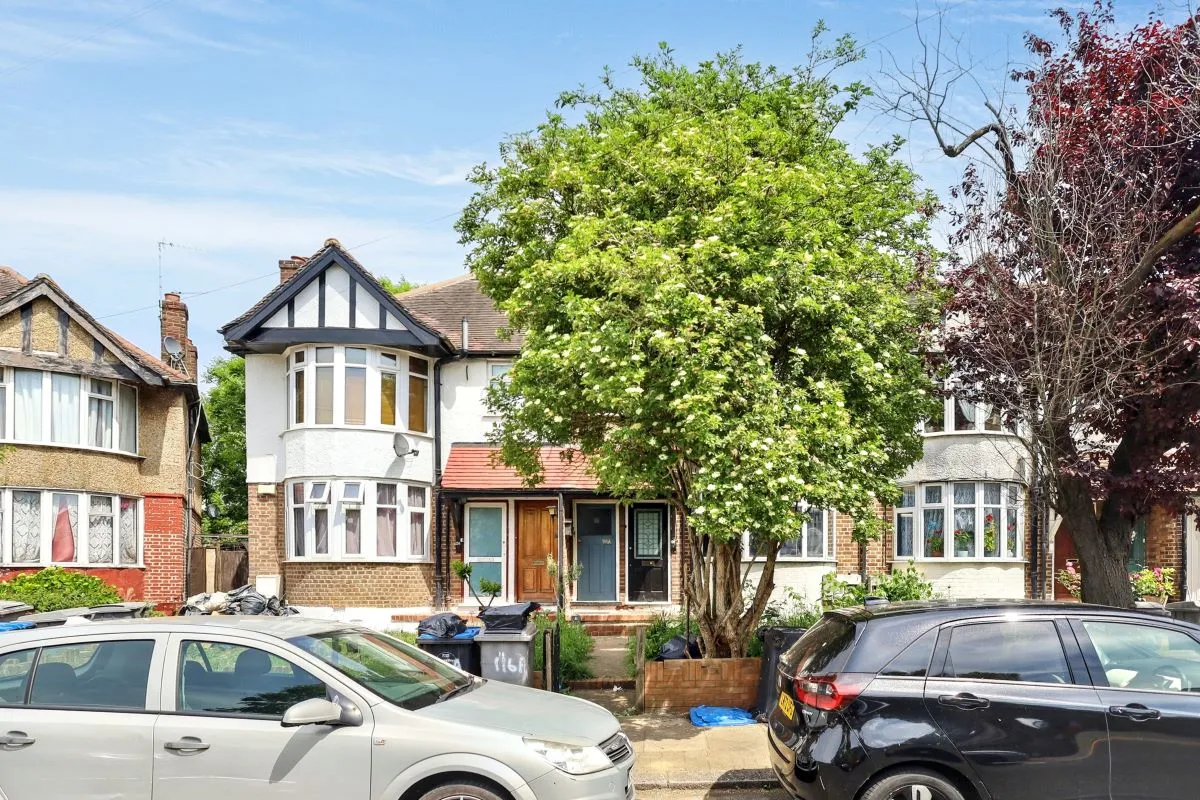 London, NW10 0DP - Online Auctions