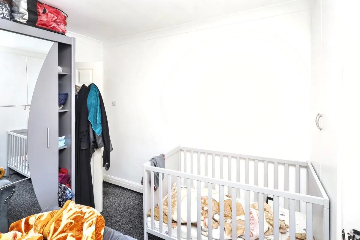 London, NW10 0DP - Online Auctions