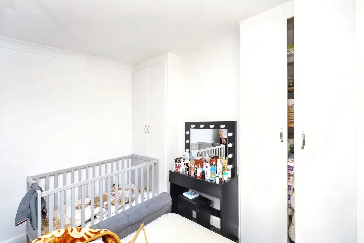 London, NW10 0DP - Online Auctions