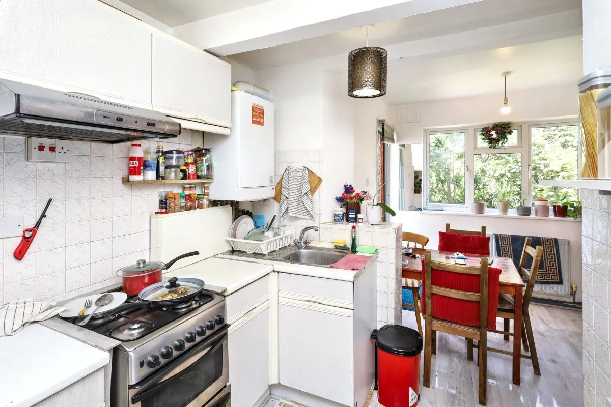 London, NW10 0DP - Online Auctions