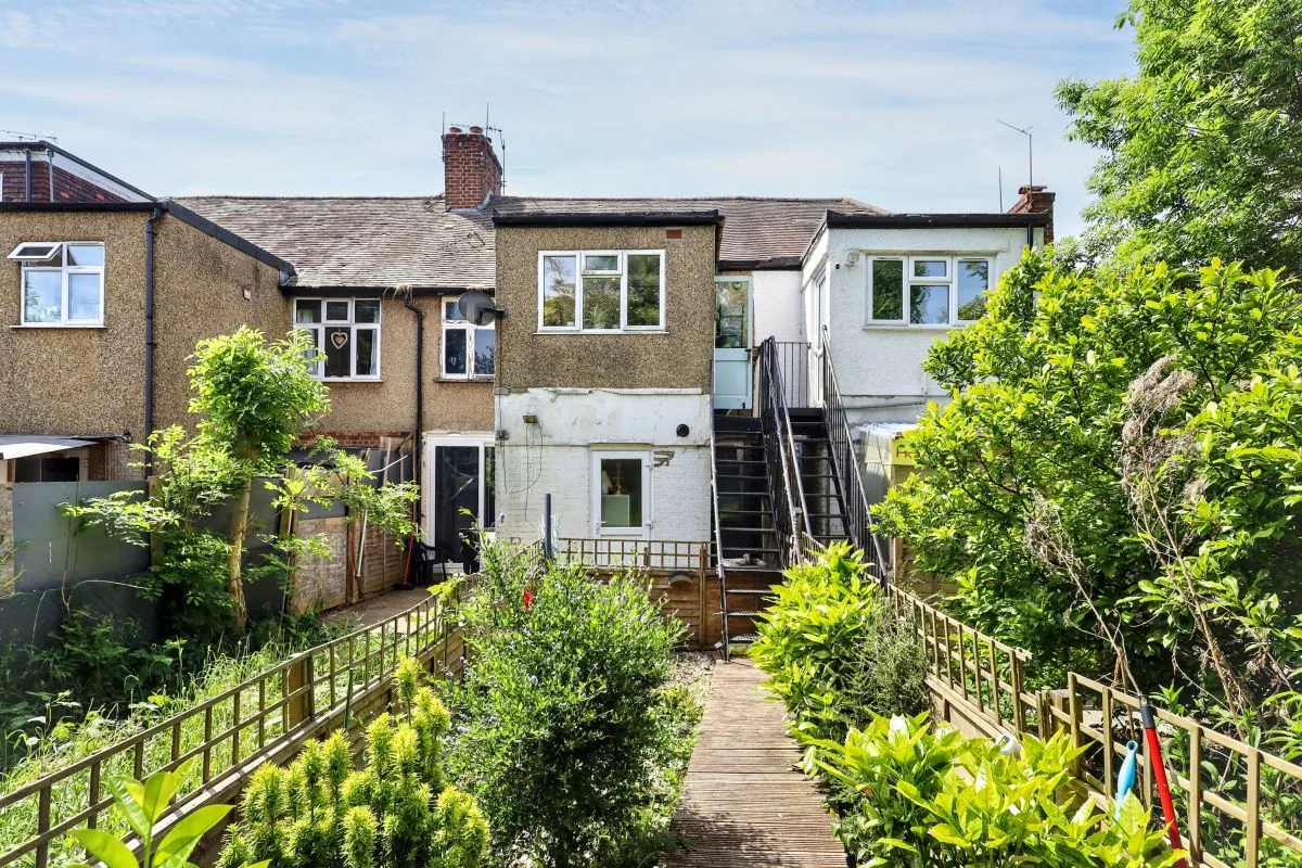 London, NW10 0DP - Online Auctions