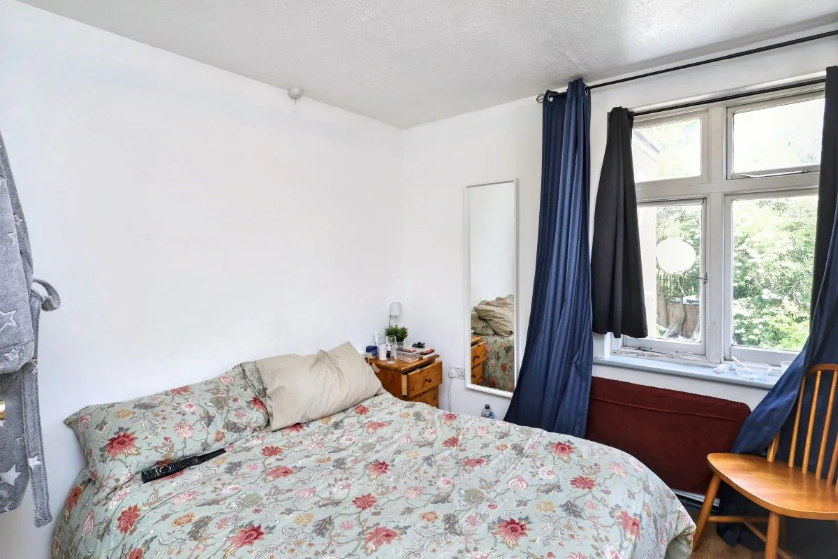 London, NW10 0DP - Online Auctions