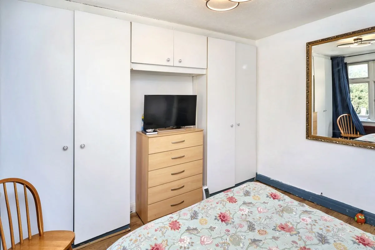 London, NW10 0DP - Online Auctions