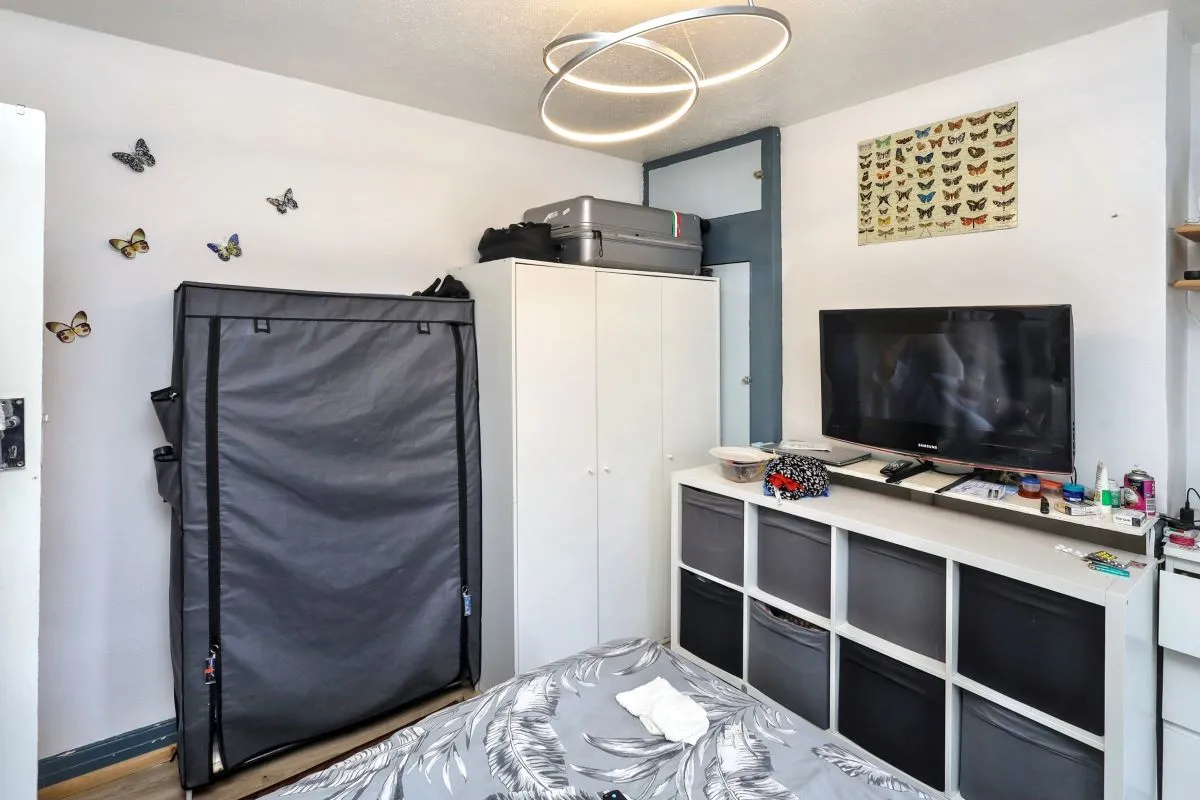 London, NW10 0DP - Online Auctions