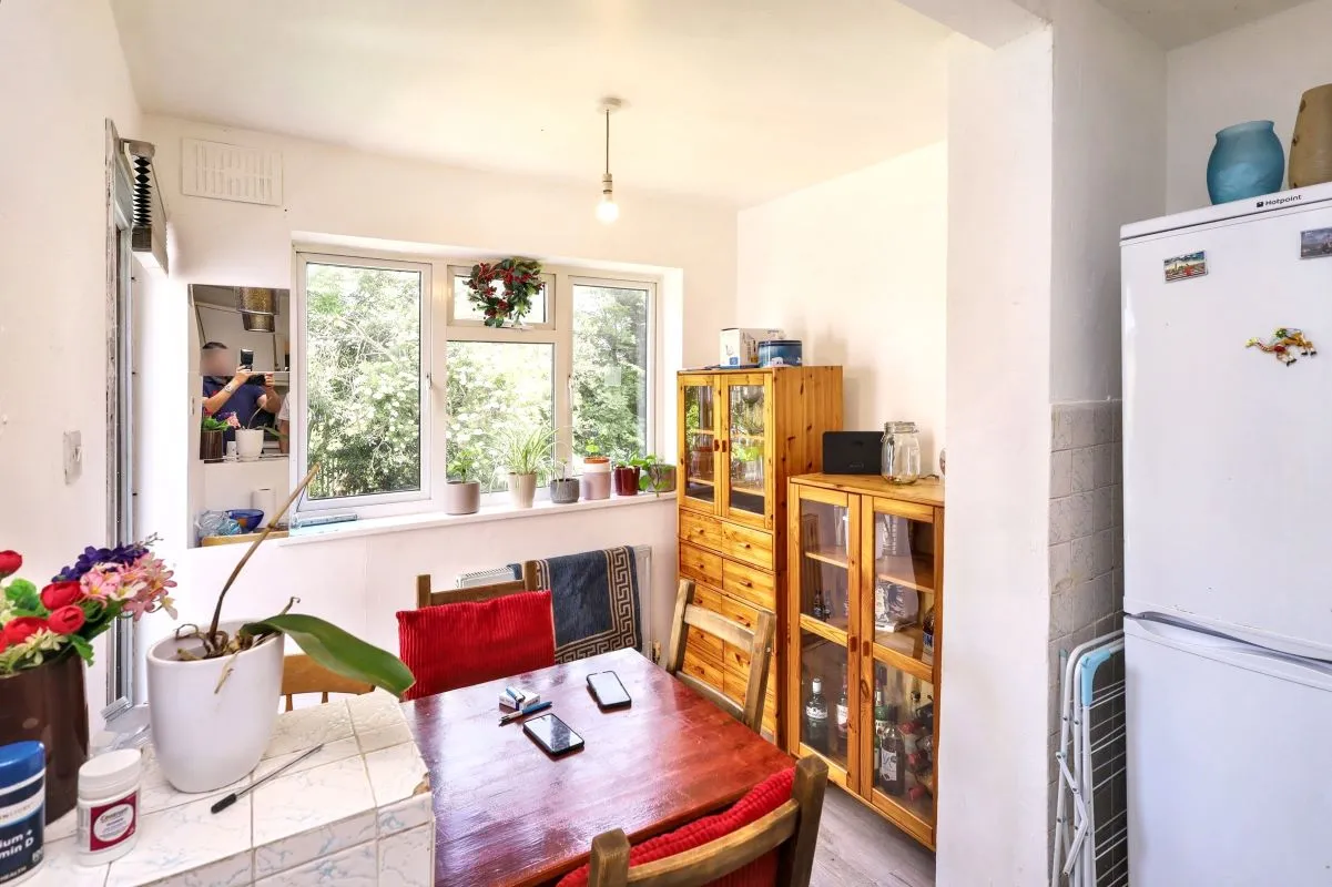 London, NW10 0DP - Online Auctions