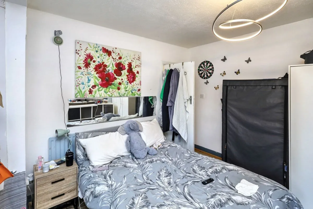 London, NW10 0DP - Online Auctions