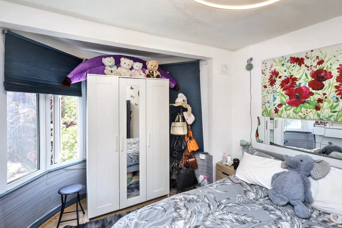 London, NW10 0DP - Online Auctions