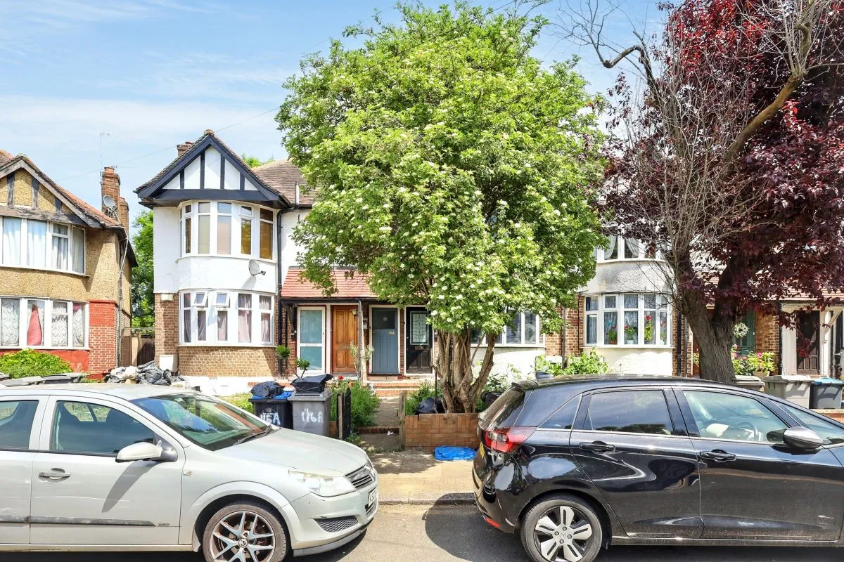 London, NW10 0DP - Online Auctions