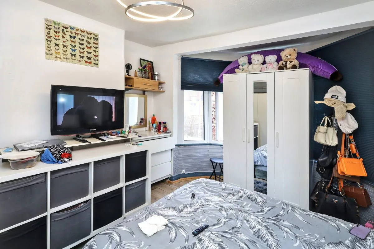 London, NW10 0DP - Online Auctions