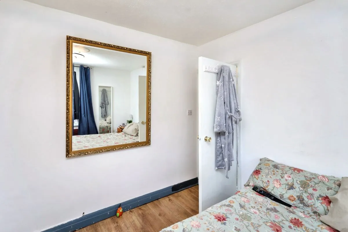 London, NW10 0DP - Online Auctions