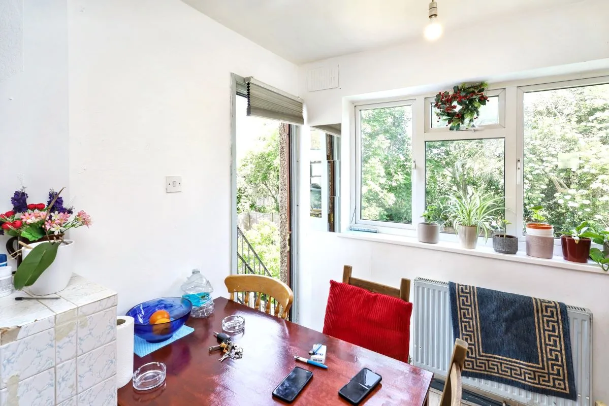London, NW10 0DP - Online Auctions