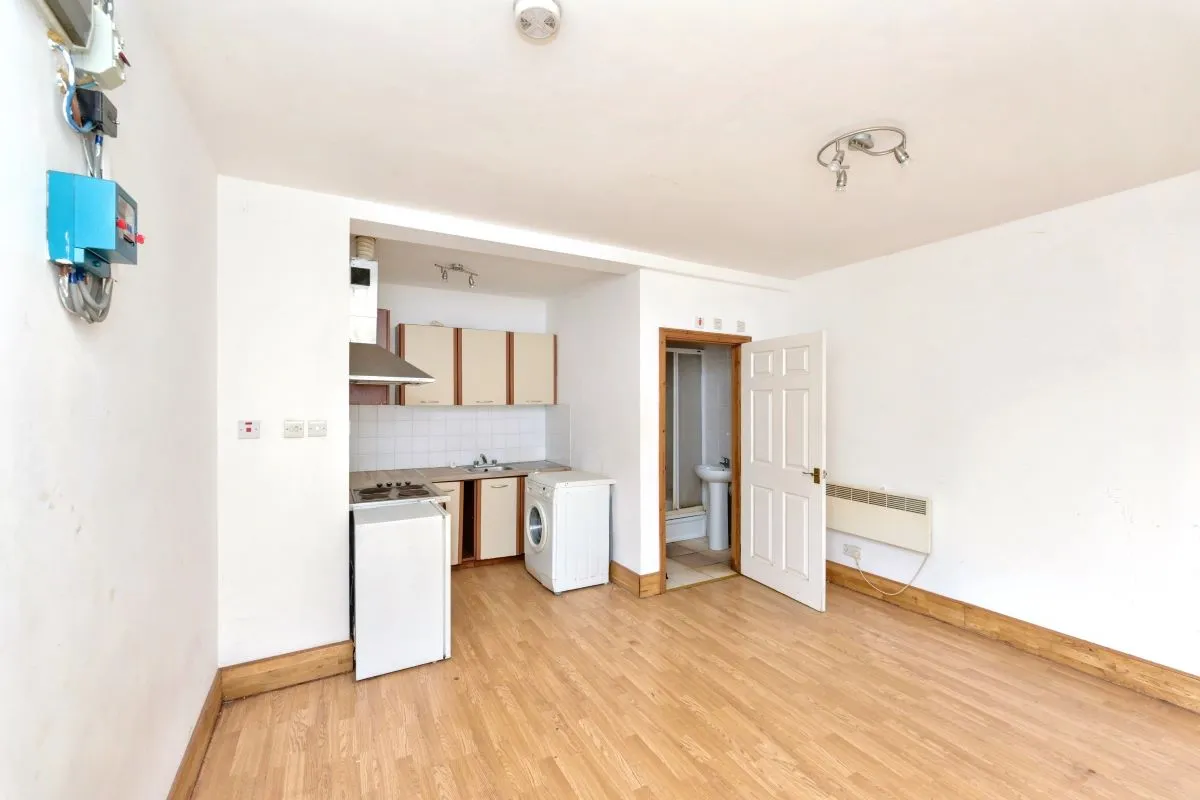 23-25 Biscot Road, Luton, Bedfordshire, LU3 1AH - Online Auctions