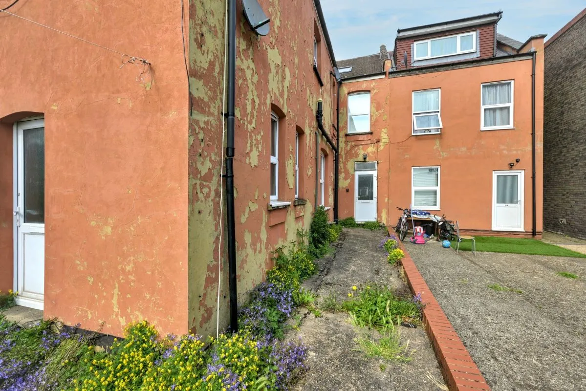 23-25 Biscot Road, Luton, Bedfordshire, LU3 1AH - Online Auctions