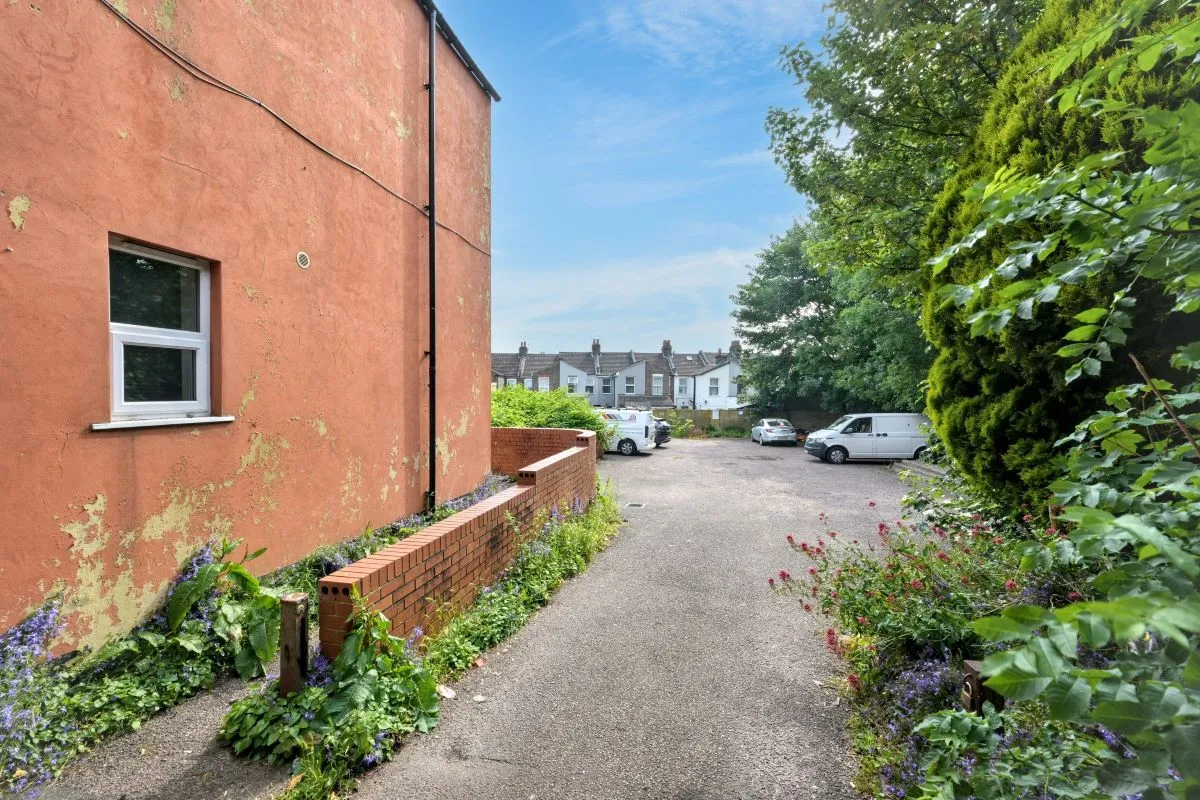 23-25 Biscot Road, Luton, Bedfordshire, LU3 1AH - Online Auctions
