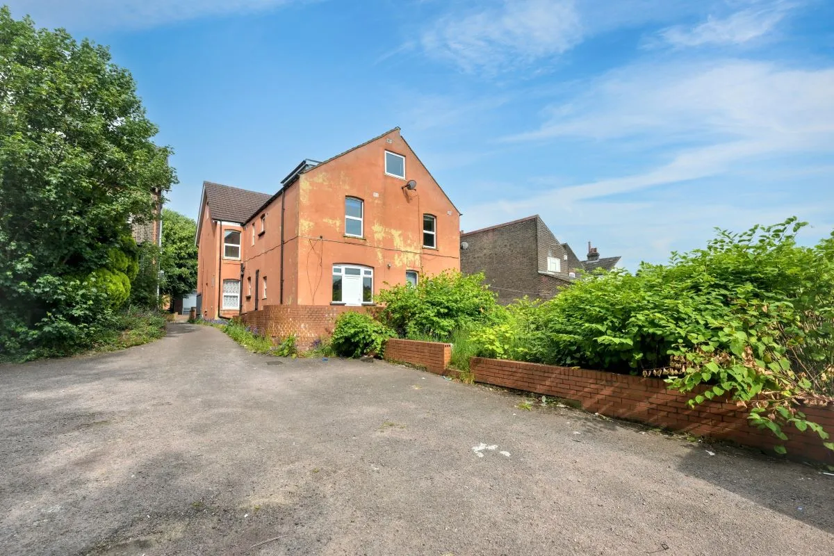 23-25 Biscot Road, Luton, Bedfordshire, LU3 1AH - Online Auctions