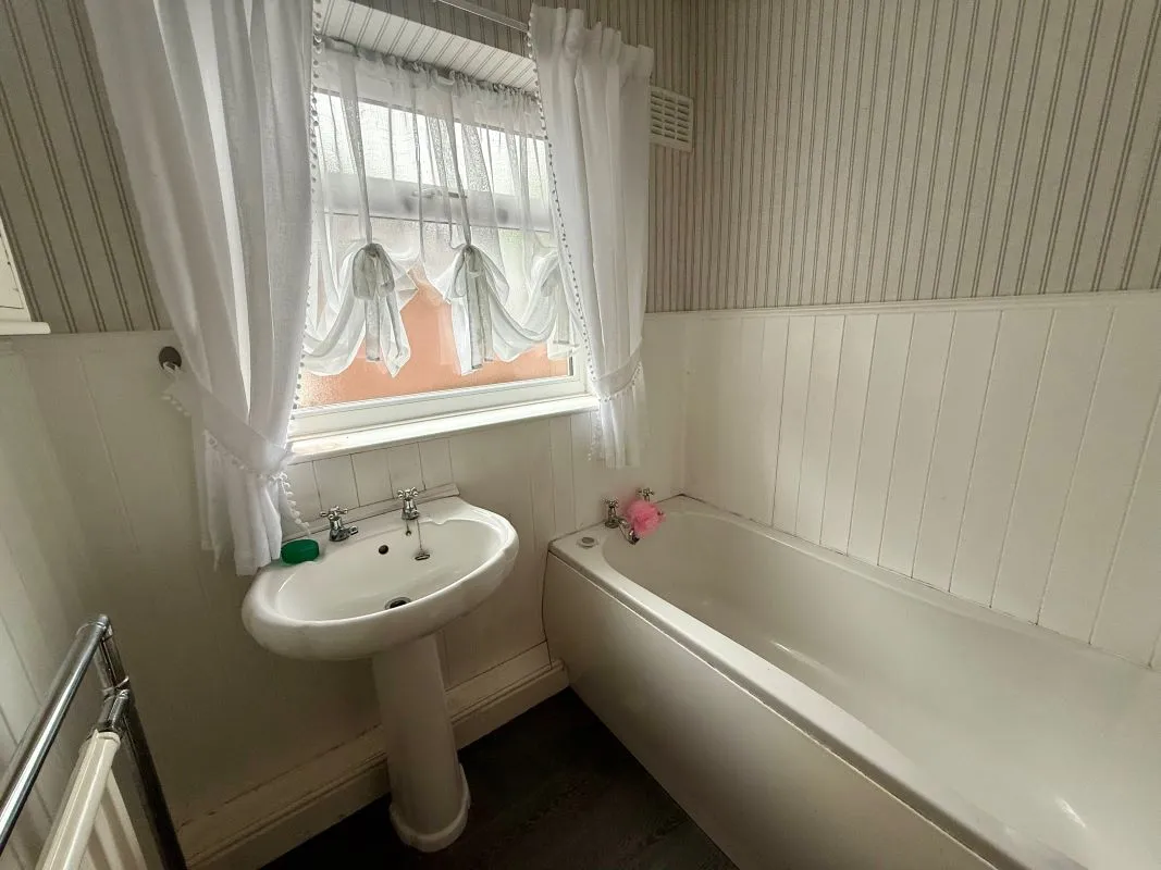 Aston, Sheffield, South Yorkshire, S26 2BW - Online Auctions
