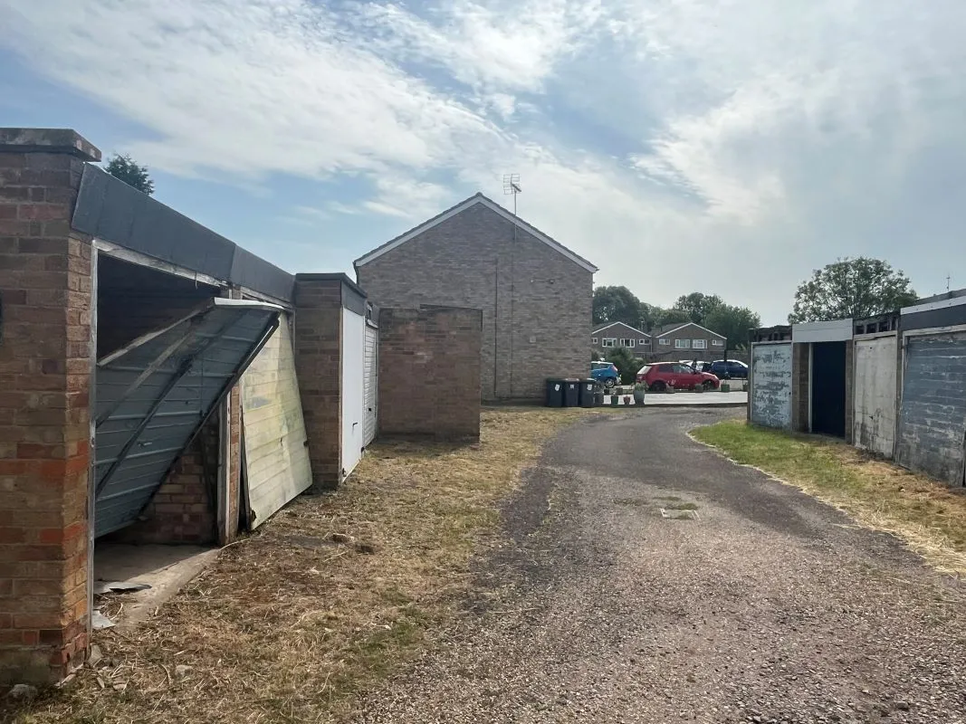 Bedford, Bedfordshire, MK41 0AB - Online Auctions