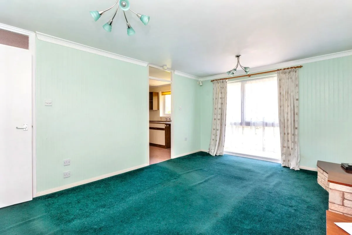 Earls Court, Dunstable, Bedfordshire, LU5 4LB - Online Auctions
