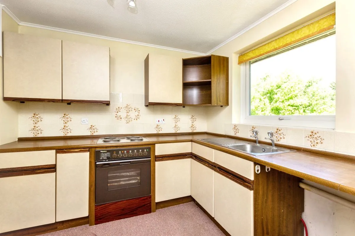 Earls Court, Dunstable, Bedfordshire, LU5 4LB - Online Auctions