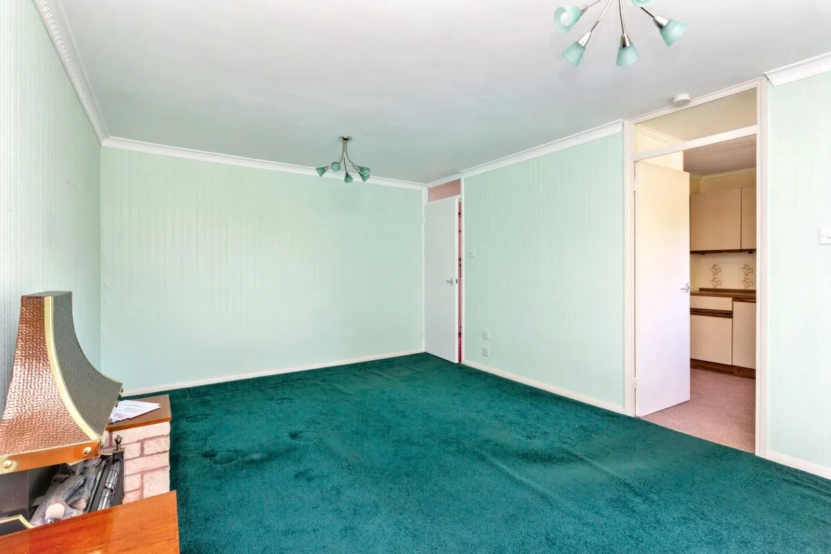 Earls Court, Dunstable, Bedfordshire, LU5 4LB - Online Auctions