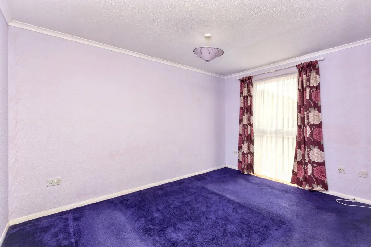 Earls Court, Dunstable, Bedfordshire, LU5 4LB - Online Auctions