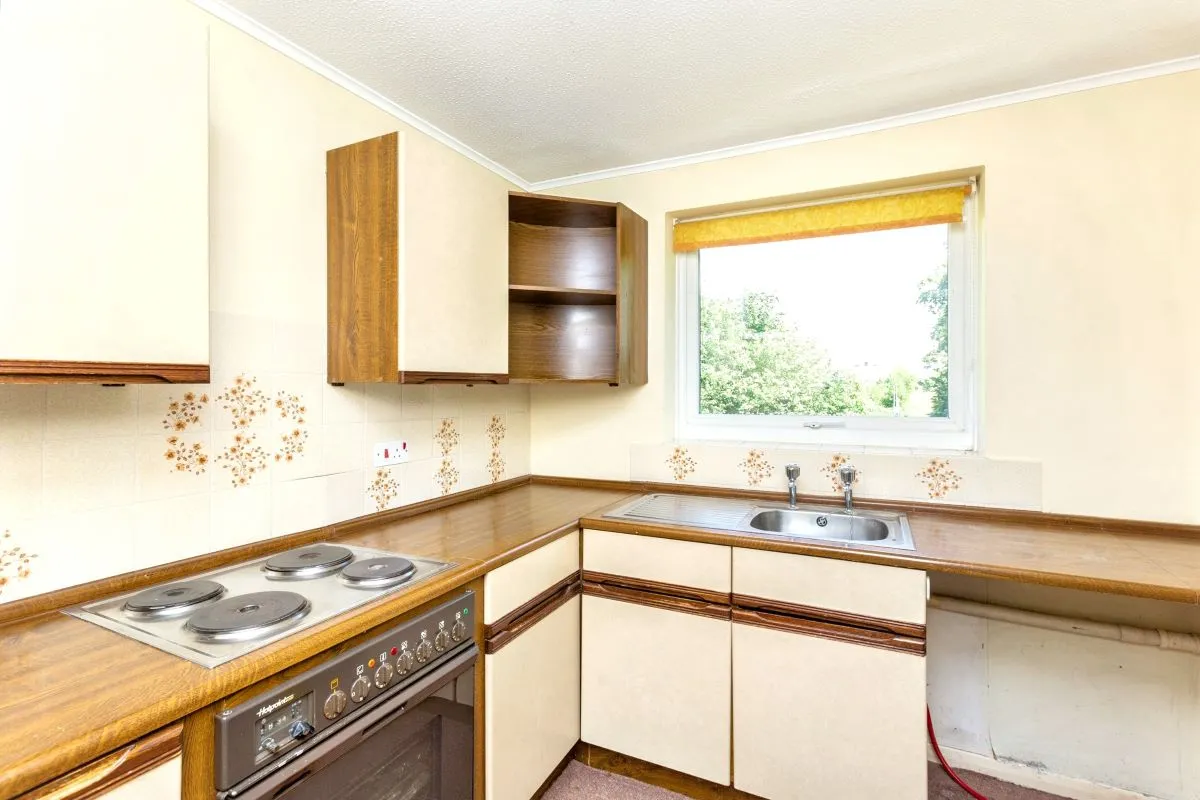 Earls Court, Dunstable, Bedfordshire, LU5 4LB - Online Auctions