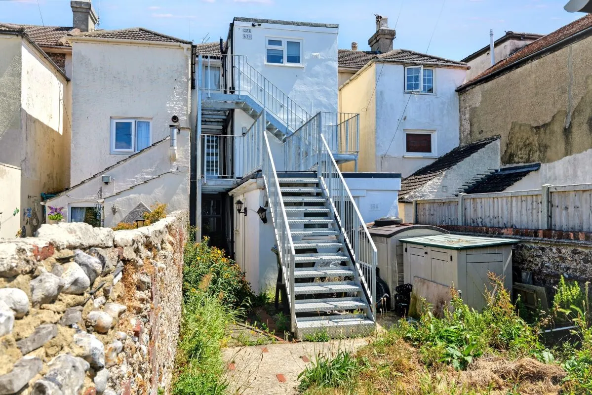 Littlehampton, West Sussex, BN17 7DE - Online Auctions