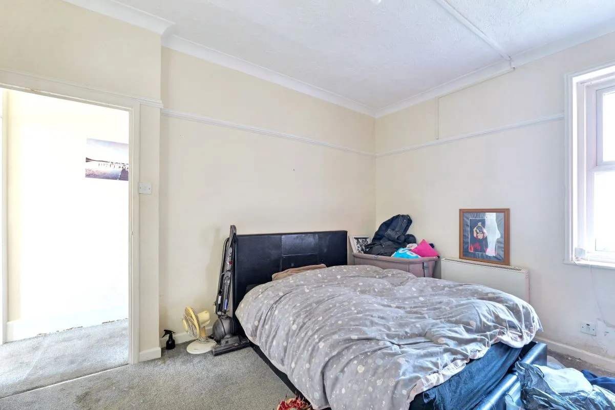 Littlehampton, West Sussex, BN17 7DE - Online Auctions