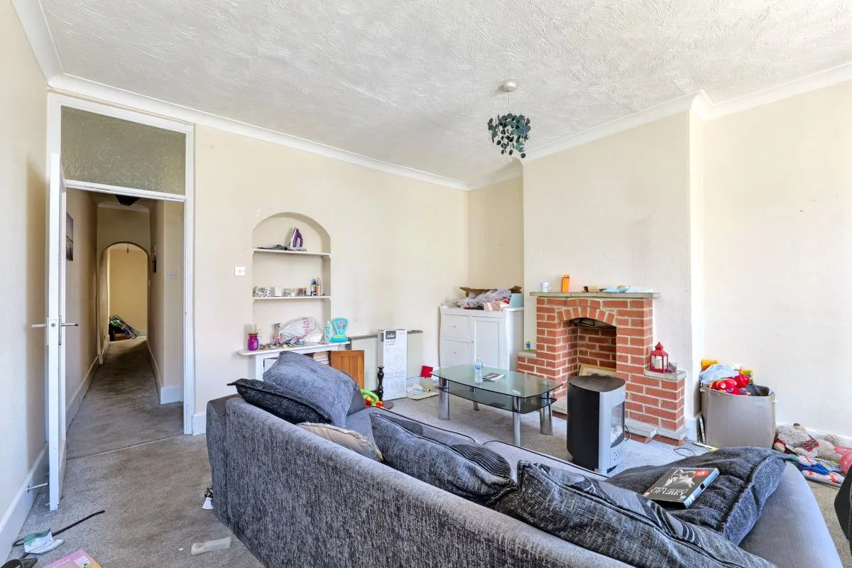 Littlehampton, West Sussex, BN17 7DE - Online Auctions