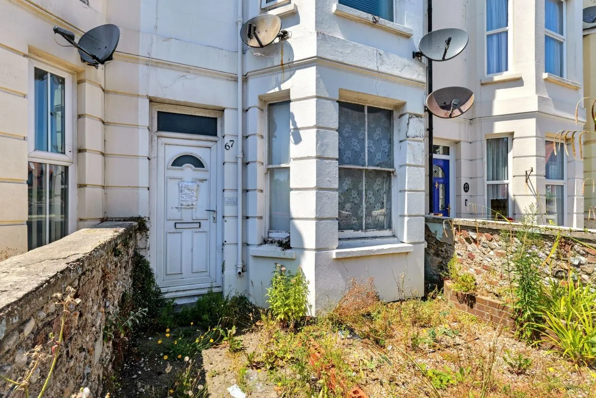 Littlehampton, West Sussex, BN17 7DE - Online Auctions