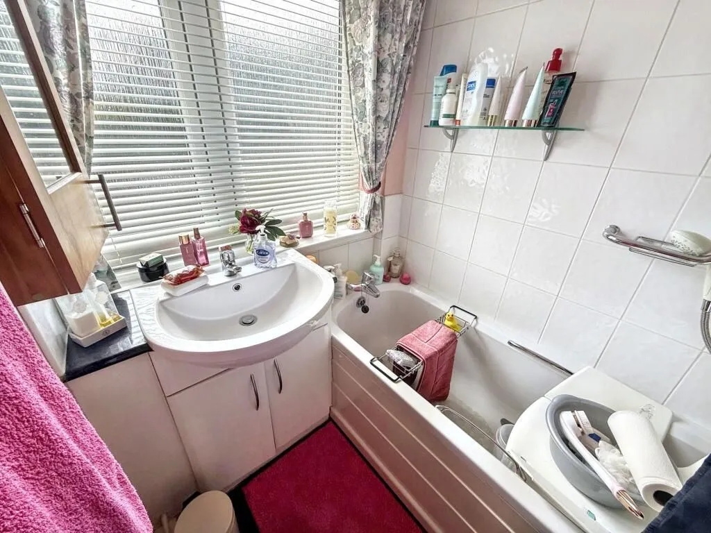 Gateshead, Tyne And Wear, NE10 0BN - Online Auctions