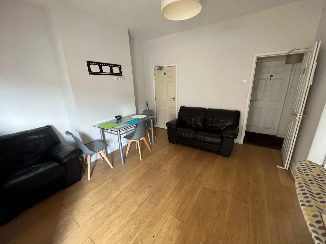 Hemsworth, Pontefract, West Yorkshire, WF9 4QN - Online Auctions